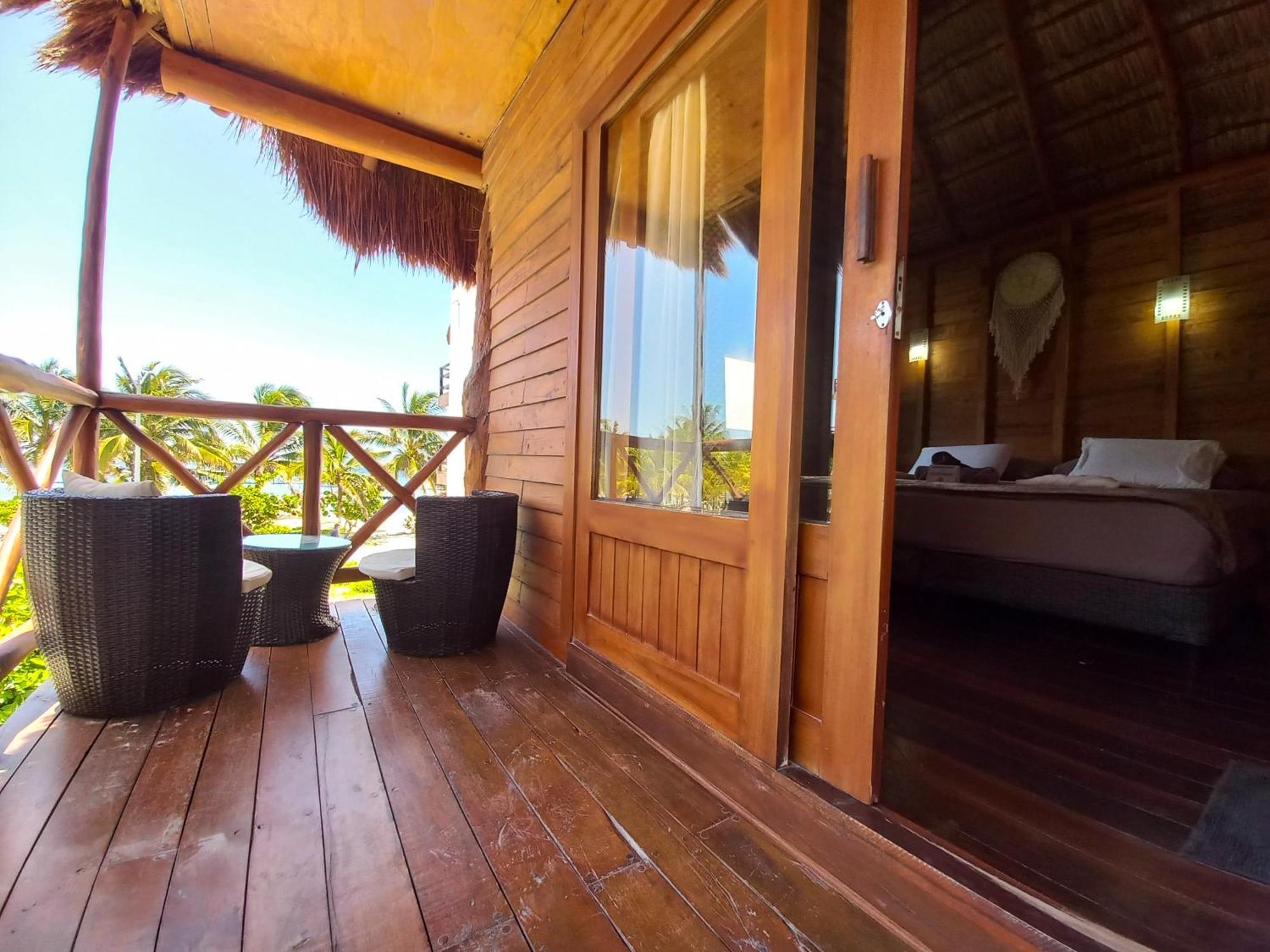 Palmeras De Mahahual Cabanas Стая снимка