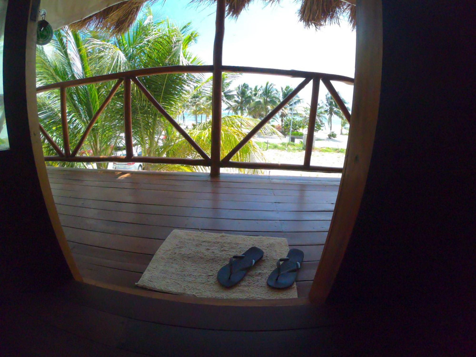 Palmeras De Mahahual Cabanas Стая снимка