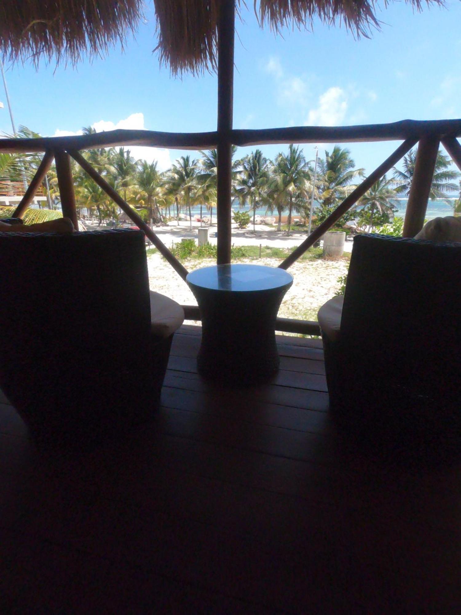 Palmeras De Mahahual Cabanas Стая снимка