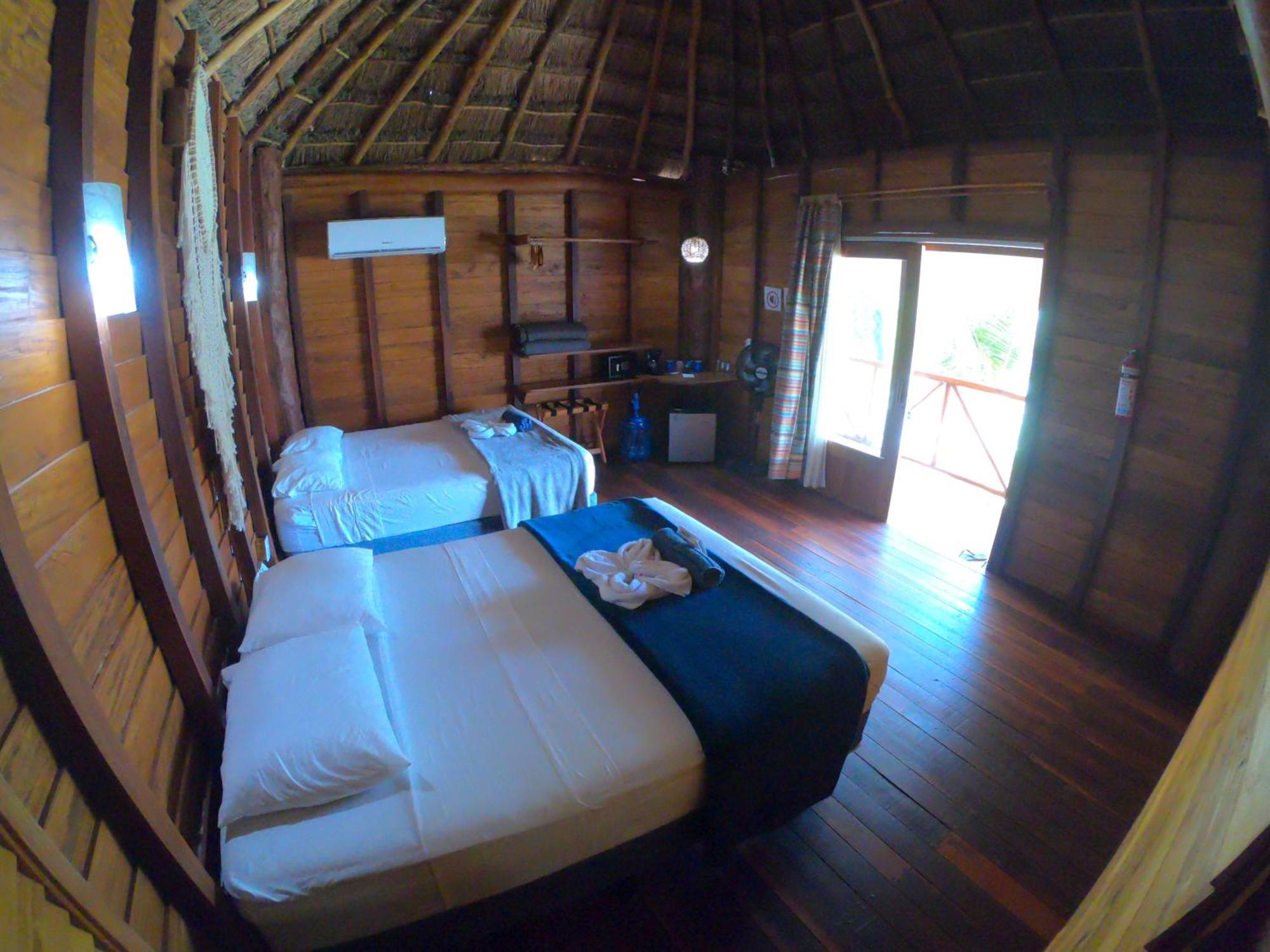 Palmeras De Mahahual Cabanas Стая снимка