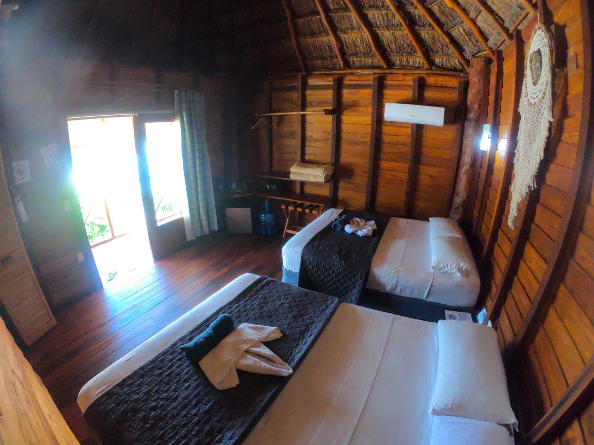 Palmeras De Mahahual Cabanas Стая снимка