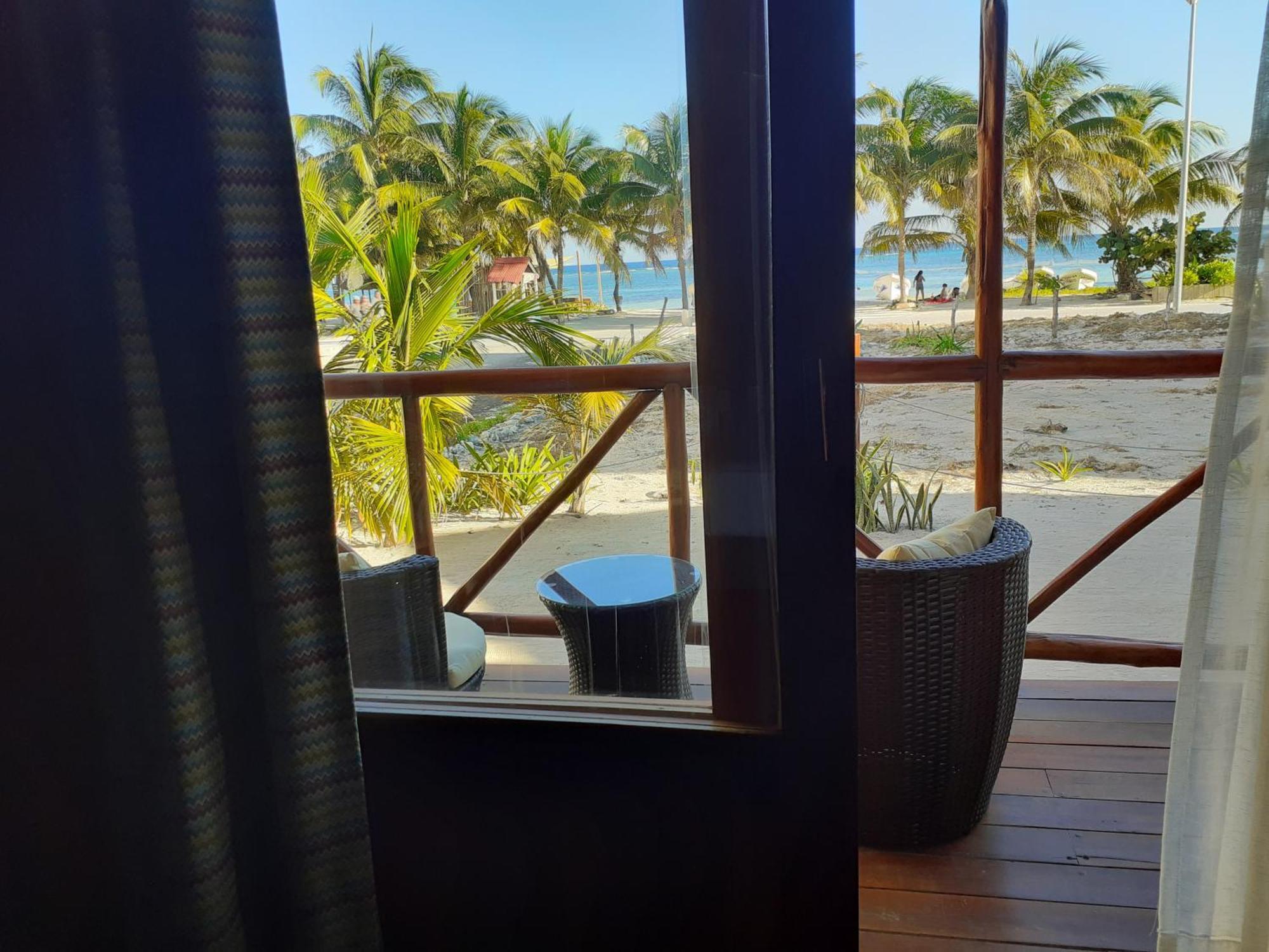 Palmeras De Mahahual Cabanas Стая снимка