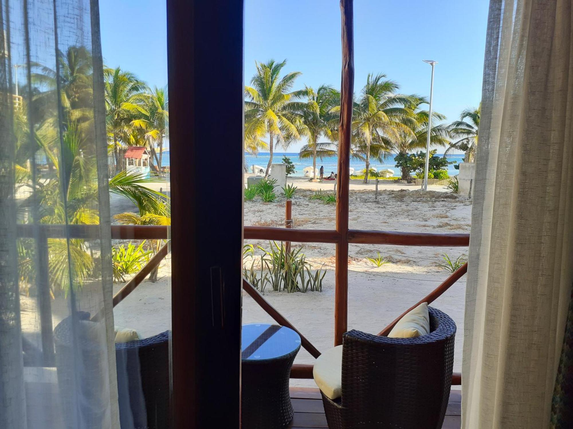 Palmeras De Mahahual Cabanas Стая снимка